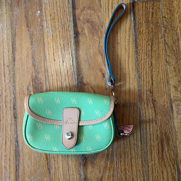 Dooney & Bourke Wristlet - Picture 1 of 4